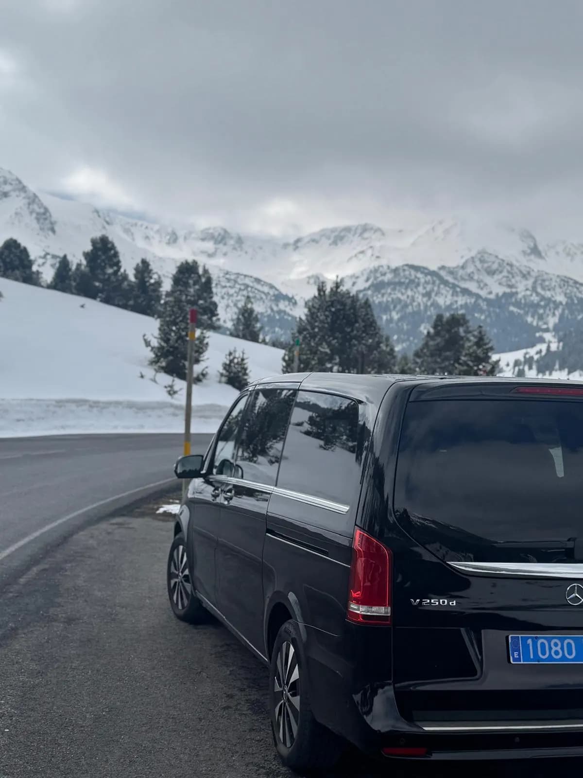QuickPickups Mercedes V-Class parked at a snowy mountain viewpoint in the Pyrenees